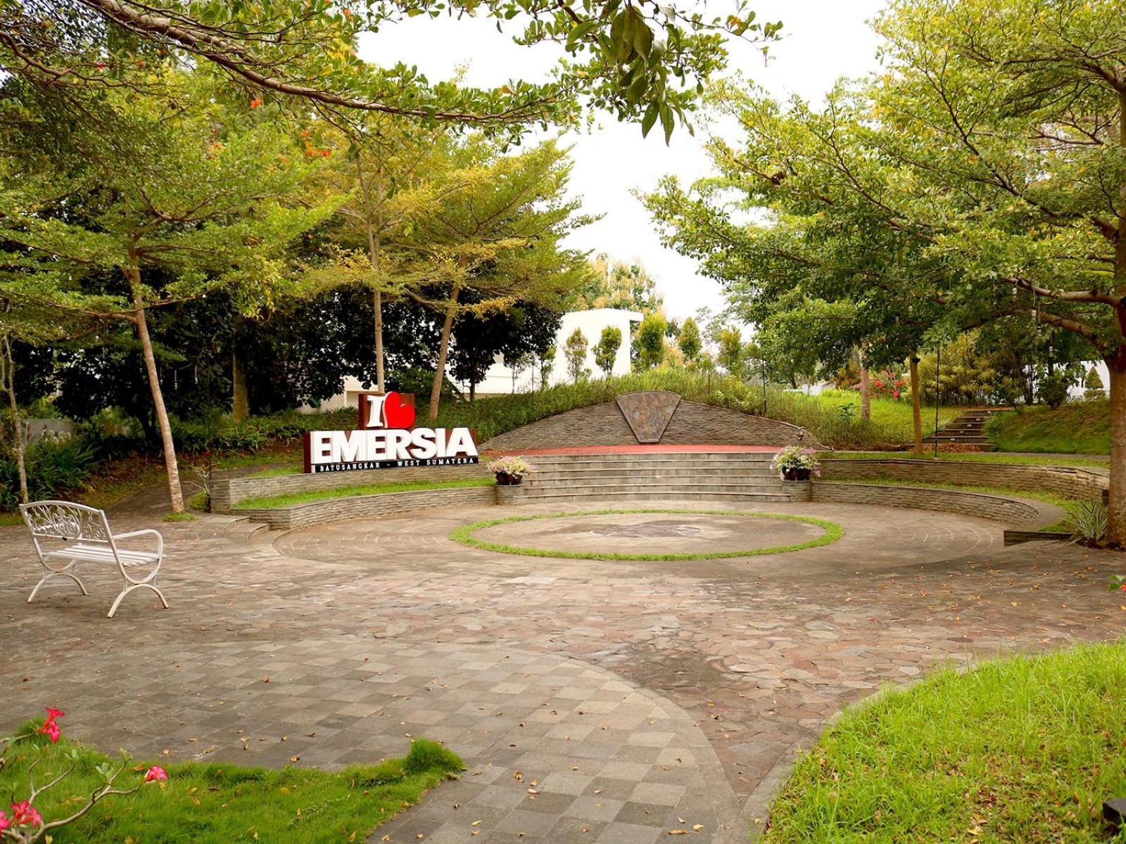 Emersia Batusangkar Hotel Bagian luar foto